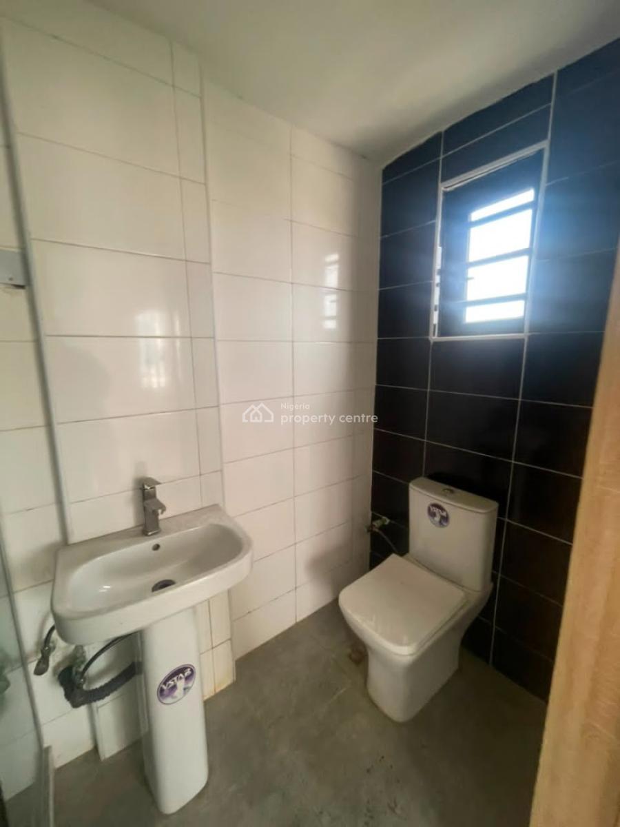 Sharp and Spacious  Fully Serviced 2bedroom Apartment Upstairs, Ologolo Lifestyle Lekki Lagos, Ologolo, Lekki, Lagos, Flat / Apartment for Rent