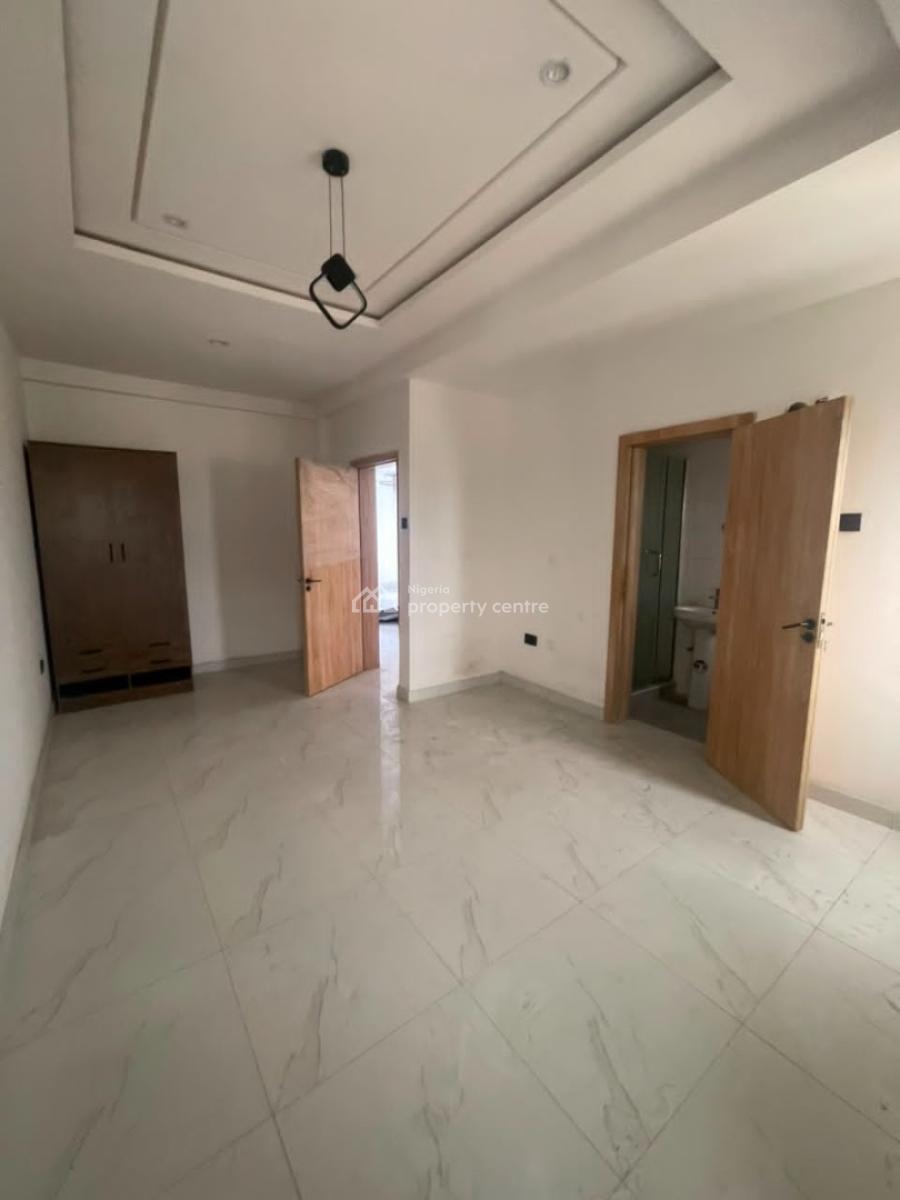 Sharp and Spacious  Fully Serviced 2bedroom Apartment Upstairs, Ologolo Lifestyle Lekki Lagos, Ologolo, Lekki, Lagos, Flat / Apartment for Rent