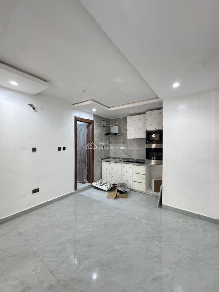Beautiful 2 Bedroom Apartment in a Good Neighborhood., Surulere, Surulere, Lagos, Block of Flats for Sale