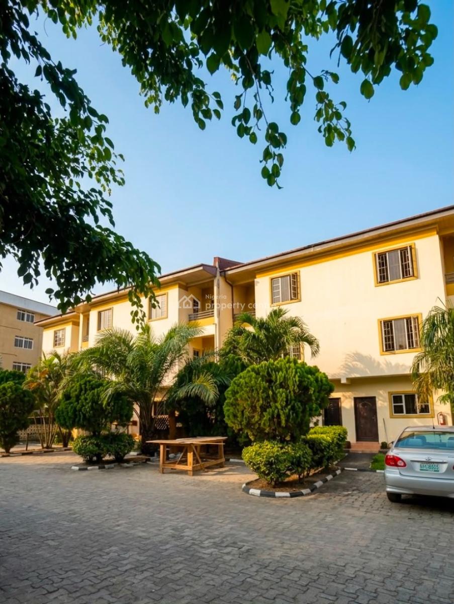4bedroom Waterfront Townhouse with Gym and Swimming Pool, Lekki Phase 1, Lekki, Lagos, House for Rent