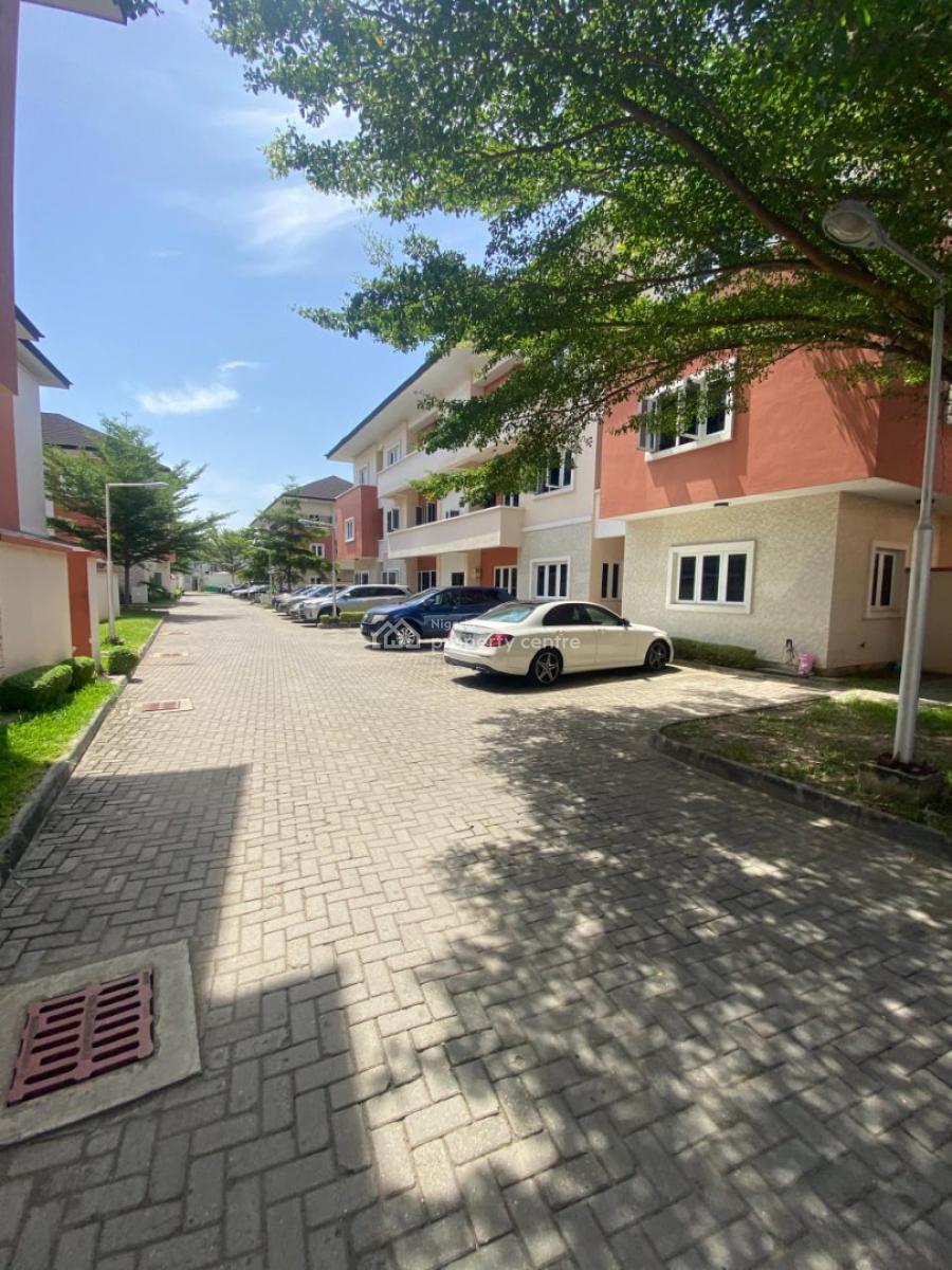 *remarkably + Tastefully Built 3 Bedroom Apartment + Swimming ‍️ +, Chisco Ikate, Lekki, Lagos, Flat / Apartment for Rent