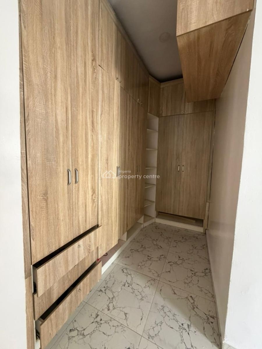 Spacious Master Bedroom, Royal Pine Estate, Orchid Road, Lekki, Lagos, Flat / Apartment for Rent