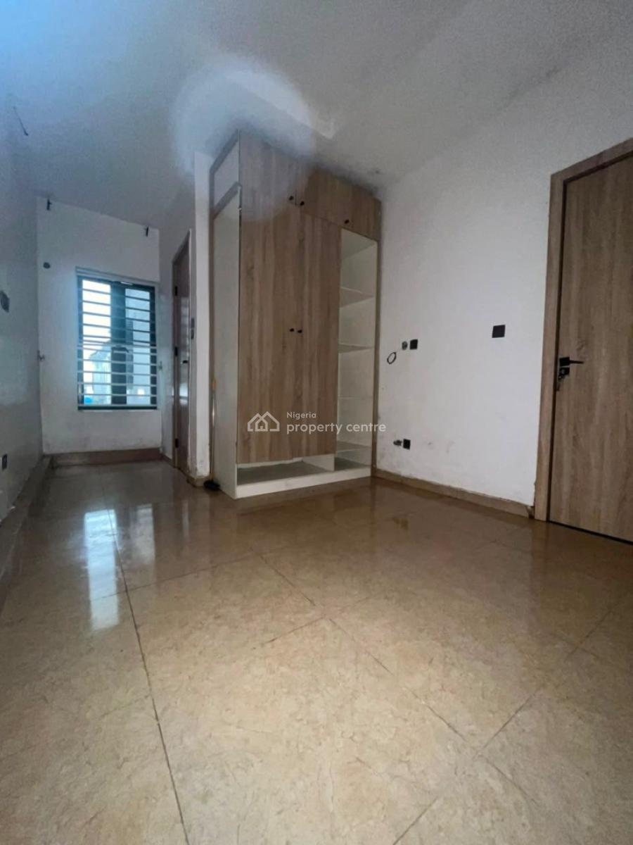 Room (upstairs) in a Shared Apartment, Royal Pine Estate, Orchid Road, Lekki, Lagos, Flat / Apartment for Rent