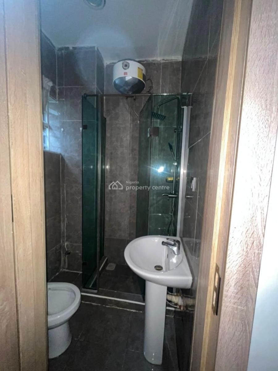 Room (upstairs) in a Shared Apartment, Royal Pine Estate, Orchid Road, Lekki, Lagos, Flat / Apartment for Rent