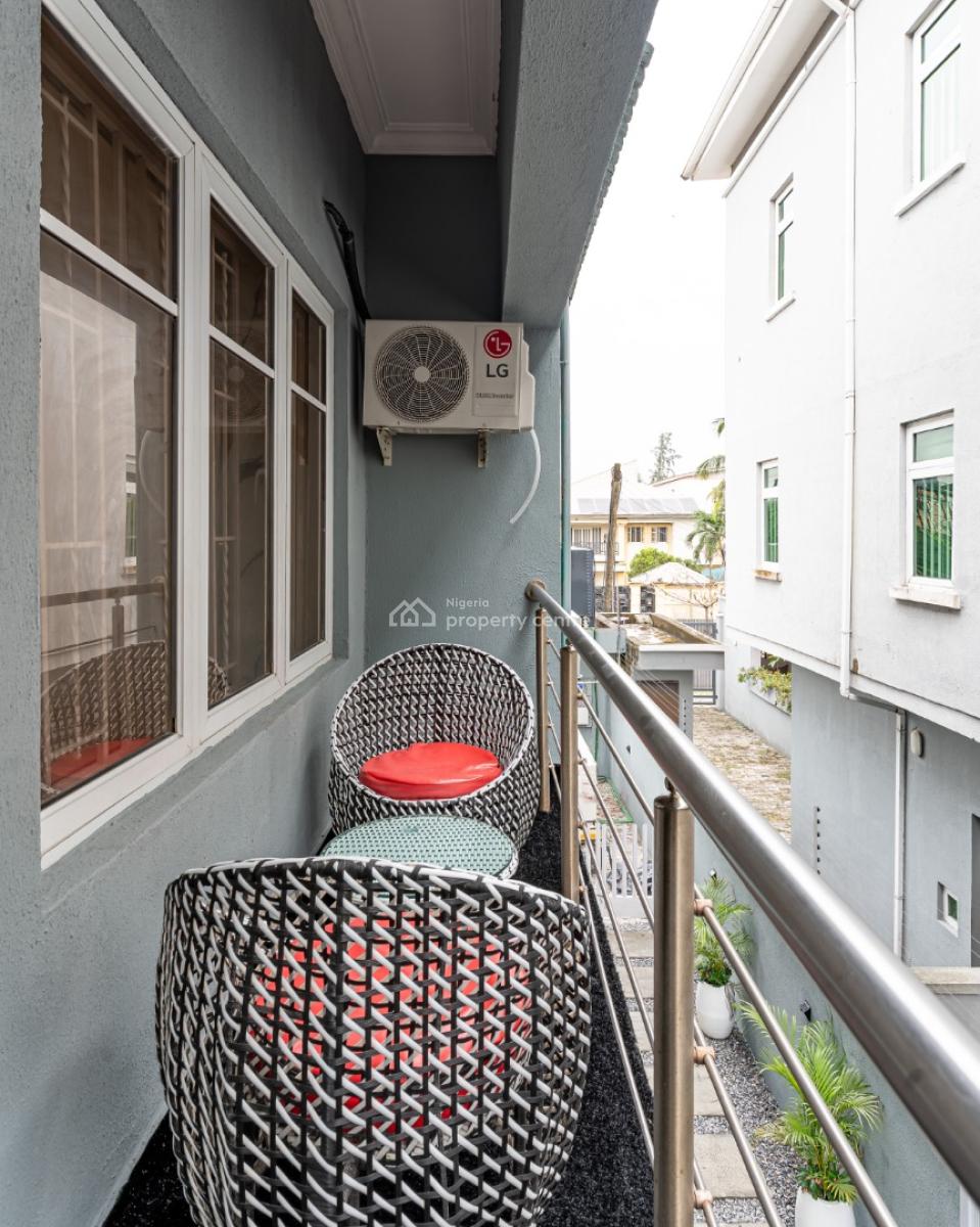 Luxury One Bedroom with a Mini Bar, Ps4 Pro, Balcony & Work Station, Admiralty Way, Lekki Phase 1, Lekki, Lagos, Mini Flat (room and Parlour) Short Let