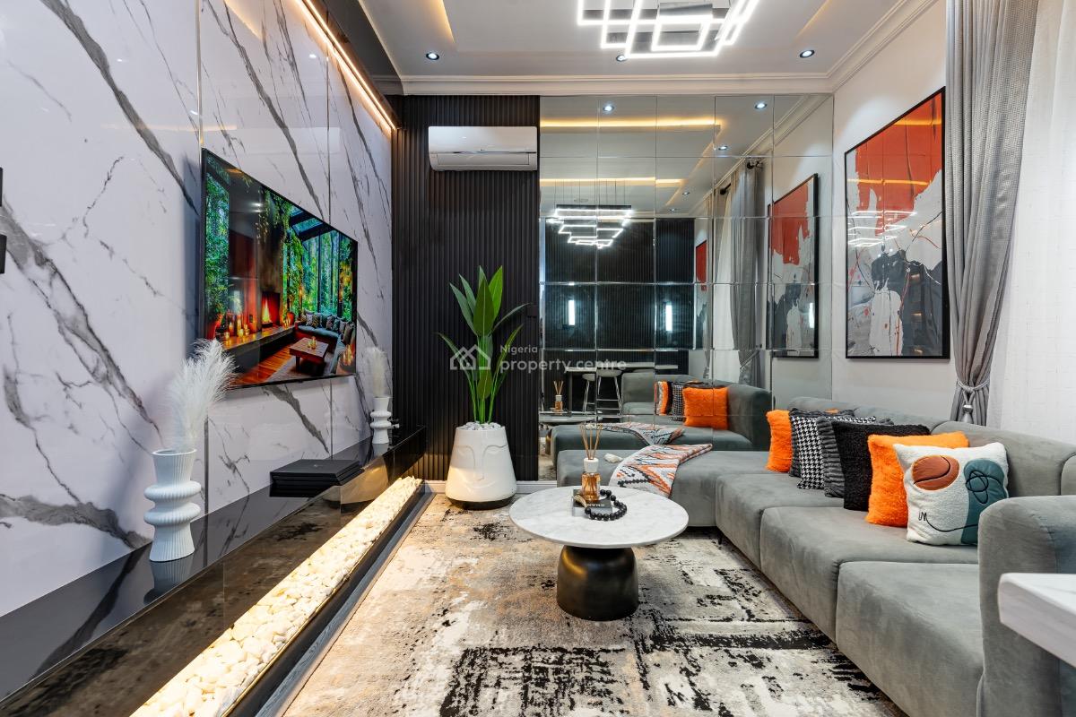 Luxury Spacious One Bedroom with Work Station, Ps4,mini Bar, Art Works, Admiralty Way, Lekki Phase 1, Lekki, Lagos, Mini Flat (room and Parlour) Short Let