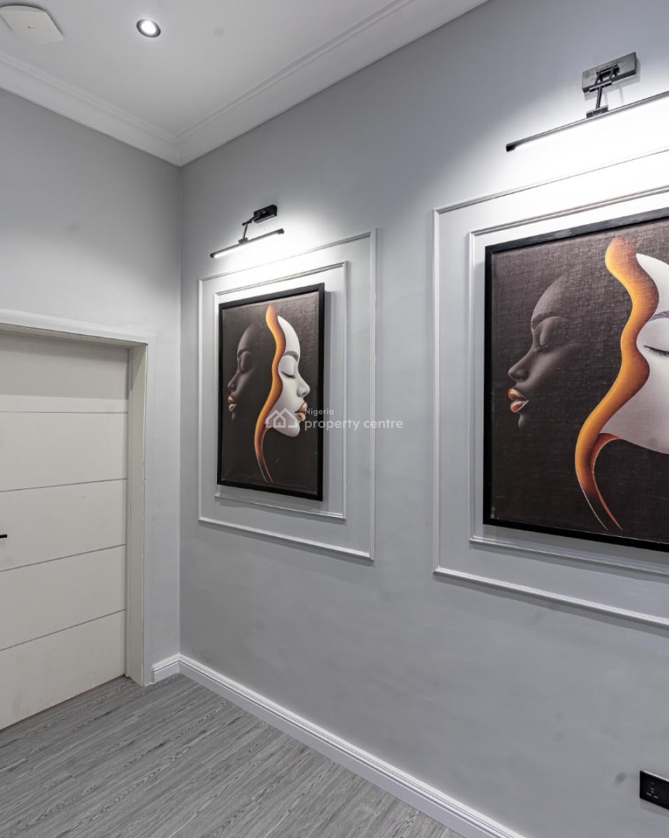 Luxury Spacious One Bedroom with Work Station, Ps4,mini Bar, Art Works, Admiralty Way, Lekki Phase 1, Lekki, Lagos, Mini Flat (room and Parlour) Short Let