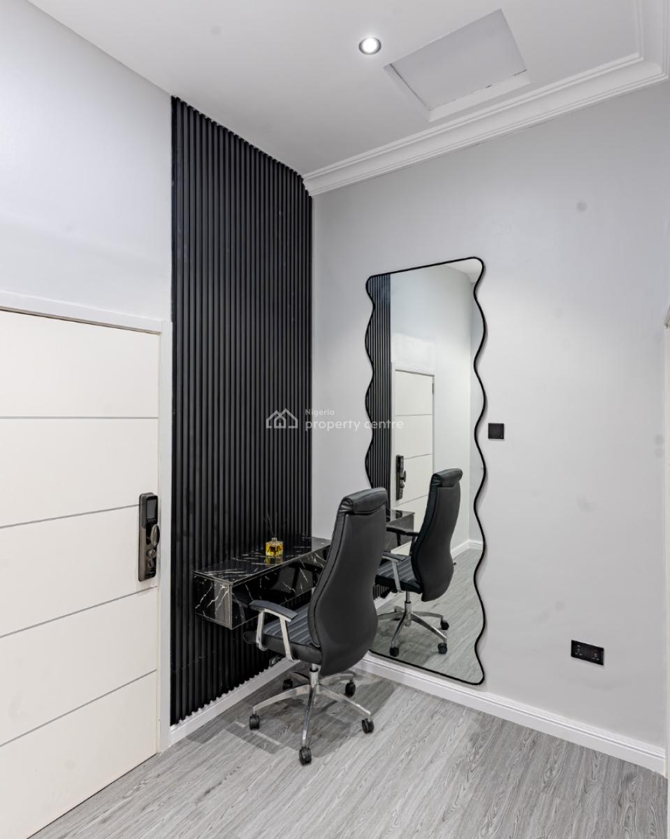 Luxury Spacious One Bedroom with Work Station, Ps4,mini Bar, Art Works, Admiralty Way, Lekki Phase 1, Lekki, Lagos, Mini Flat (room and Parlour) Short Let