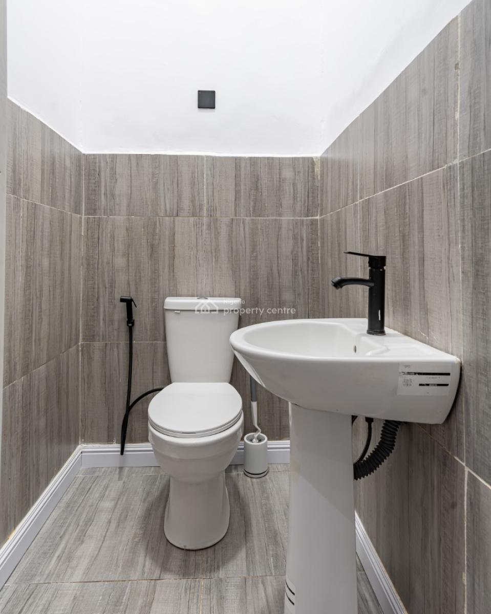 Luxury Spacious One Bedroom with Work Station, Ps4,mini Bar, Art Works, Admiralty Way, Lekki Phase 1, Lekki, Lagos, Mini Flat (room and Parlour) Short Let