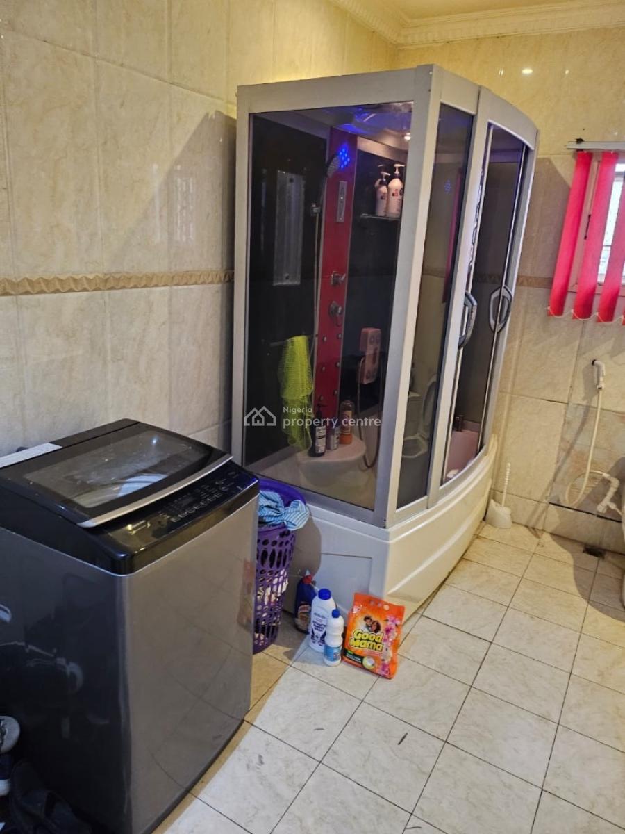 Unfurnished 2bedroom Apartment, Lekki Phase 1 Right Hand Side, Lekki, Lagos, Flat / Apartment for Rent