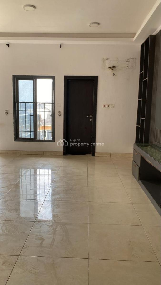 Upstairs Spacious Palour Space with Balcony and Tv Console, Oral Estate, Lekki Expressway, Lekki, Lagos, Self Contain (single Rooms) for Rent