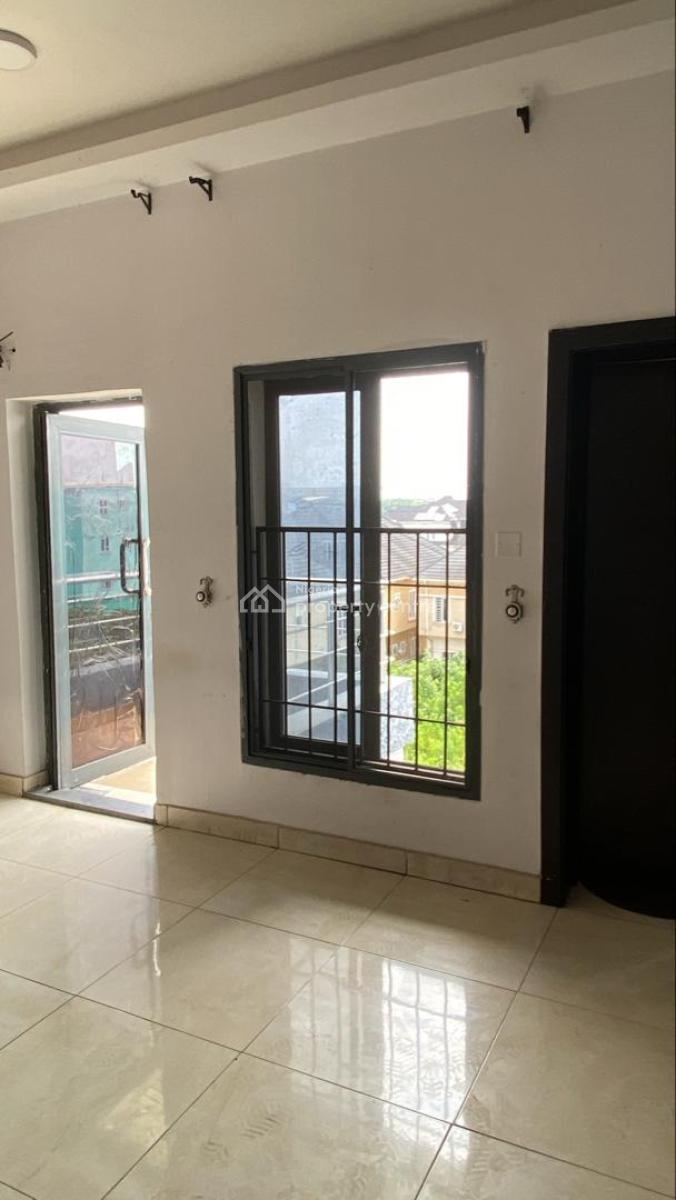 Upstairs Spacious Palour Space with Balcony and Tv Console, Oral Estate, Lekki Expressway, Lekki, Lagos, Self Contain (single Rooms) for Rent