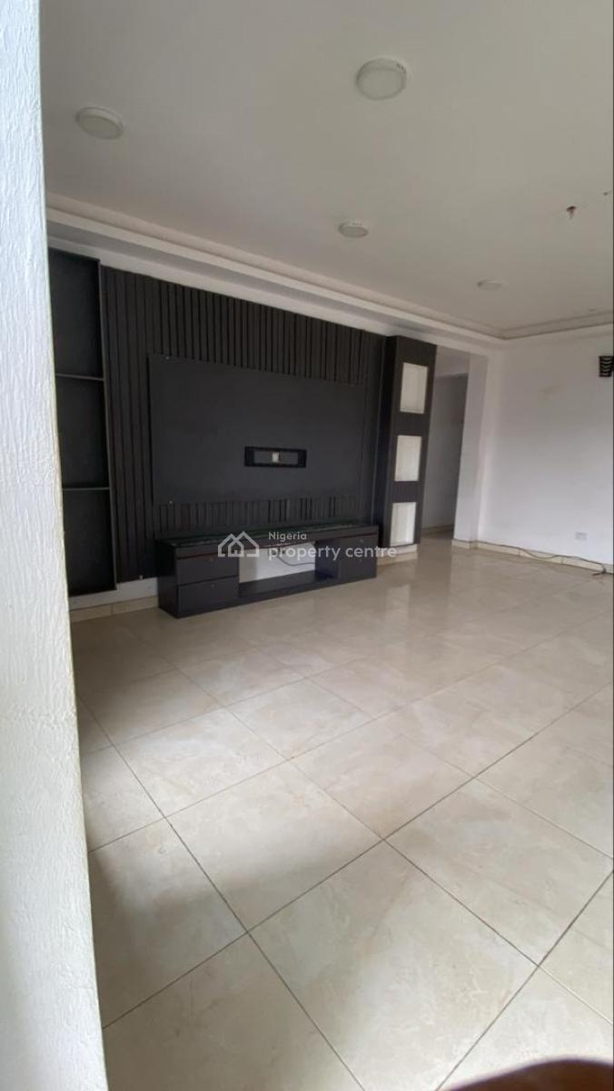 Upstairs Spacious Palour Space with Balcony and Tv Console, Oral Estate, Lekki Expressway, Lekki, Lagos, Self Contain (single Rooms) for Rent