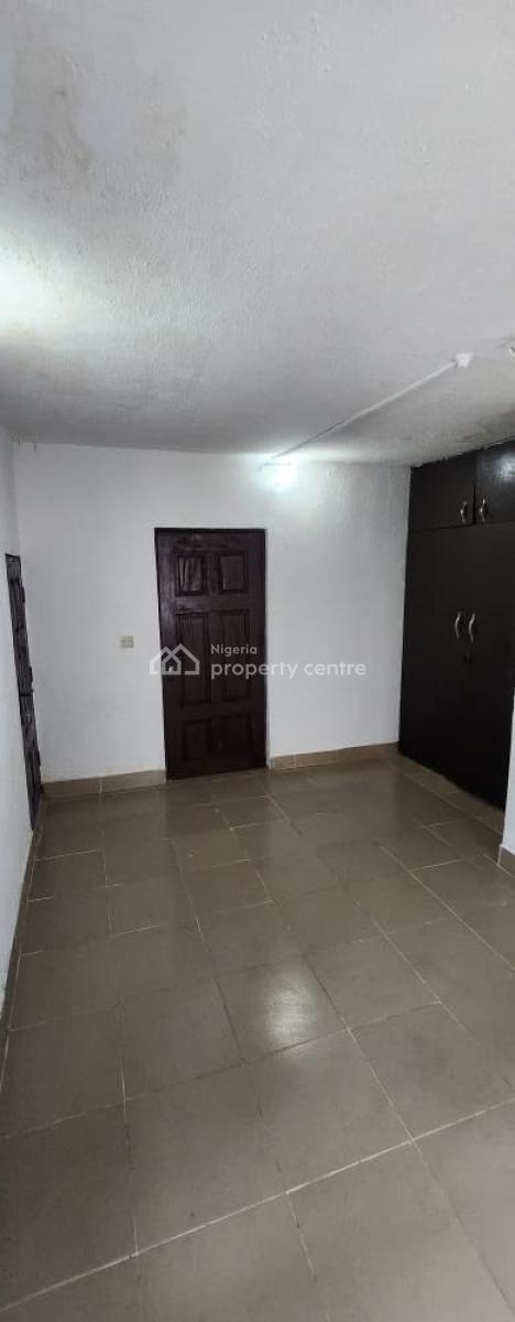 Newly Renovated  2 Units of 3 Bedroom Flats . Call Taiwo 08134527280, 12 Ajoke Street, Off Nnobi Street, Off Kilo Bus Stop, Surulere, Lagos, Itire-ikate, Surulere, Lagos, Flat / Apartment for Rent
