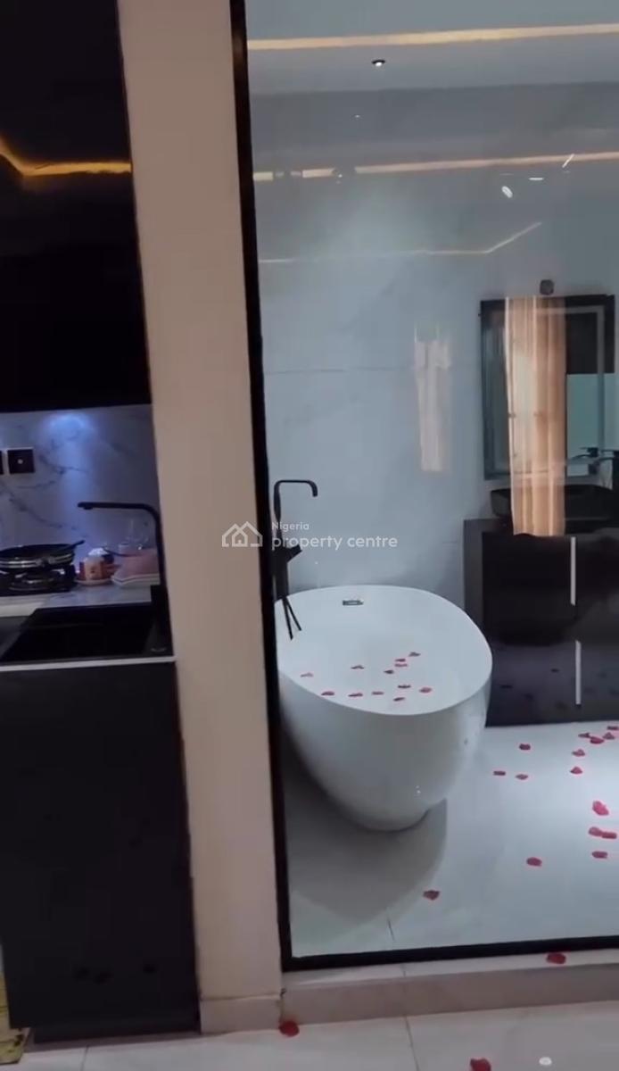 Sophisticated Urban Living 1-bedroom  Apartment, Chevron Drive, Lekki, Lagos, Flat / Apartment Short Let