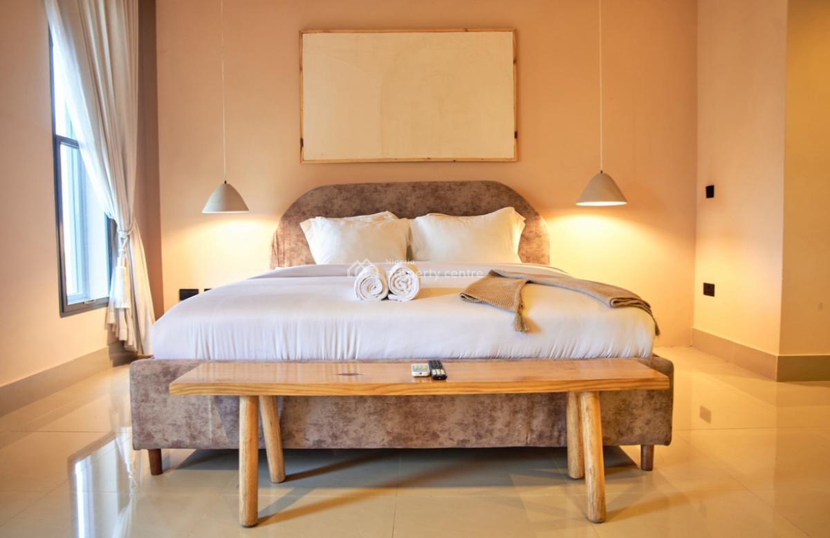 Clean and Cozy 2-bedroom Apartment W/ Fast Wi-fi +pool and Gym, Lekki Phase 1, Lekki, Lagos, Flat / Apartment Short Let