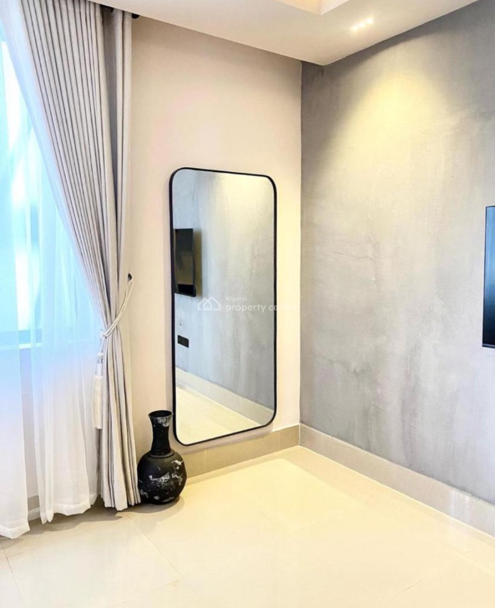 Contemporary 1-bedroom Condo Fit W/ Fast Wi-fi +pool and Gym, Lekki Phase 1, Lekki, Lagos, Flat / Apartment Short Let