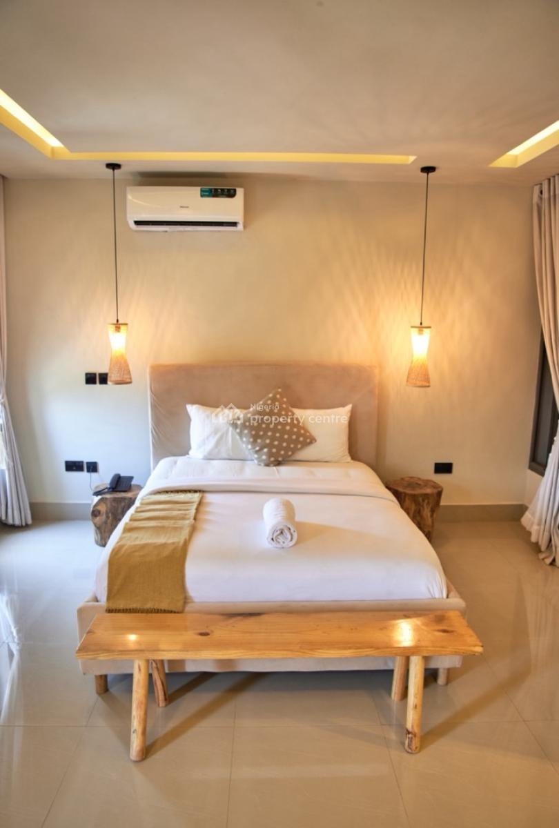 Spacious Earth Toned 2-bedroom W/ Fast Wi-fi +pool and Gym, Lekki Phase 1, Lekki, Lagos, Flat / Apartment Short Let