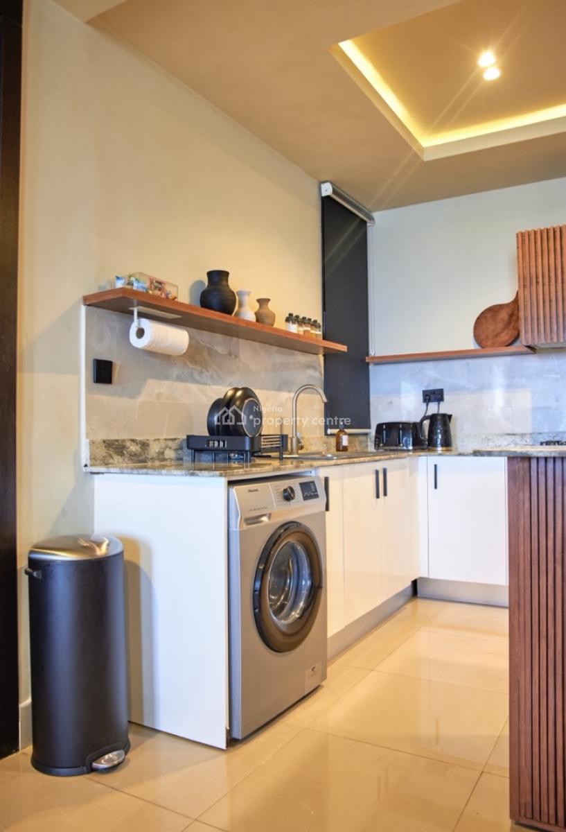 Spacious Earth Toned 2-bedroom W/ Fast Wi-fi +pool and Gym, Lekki Phase 1, Lekki, Lagos, Flat / Apartment Short Let