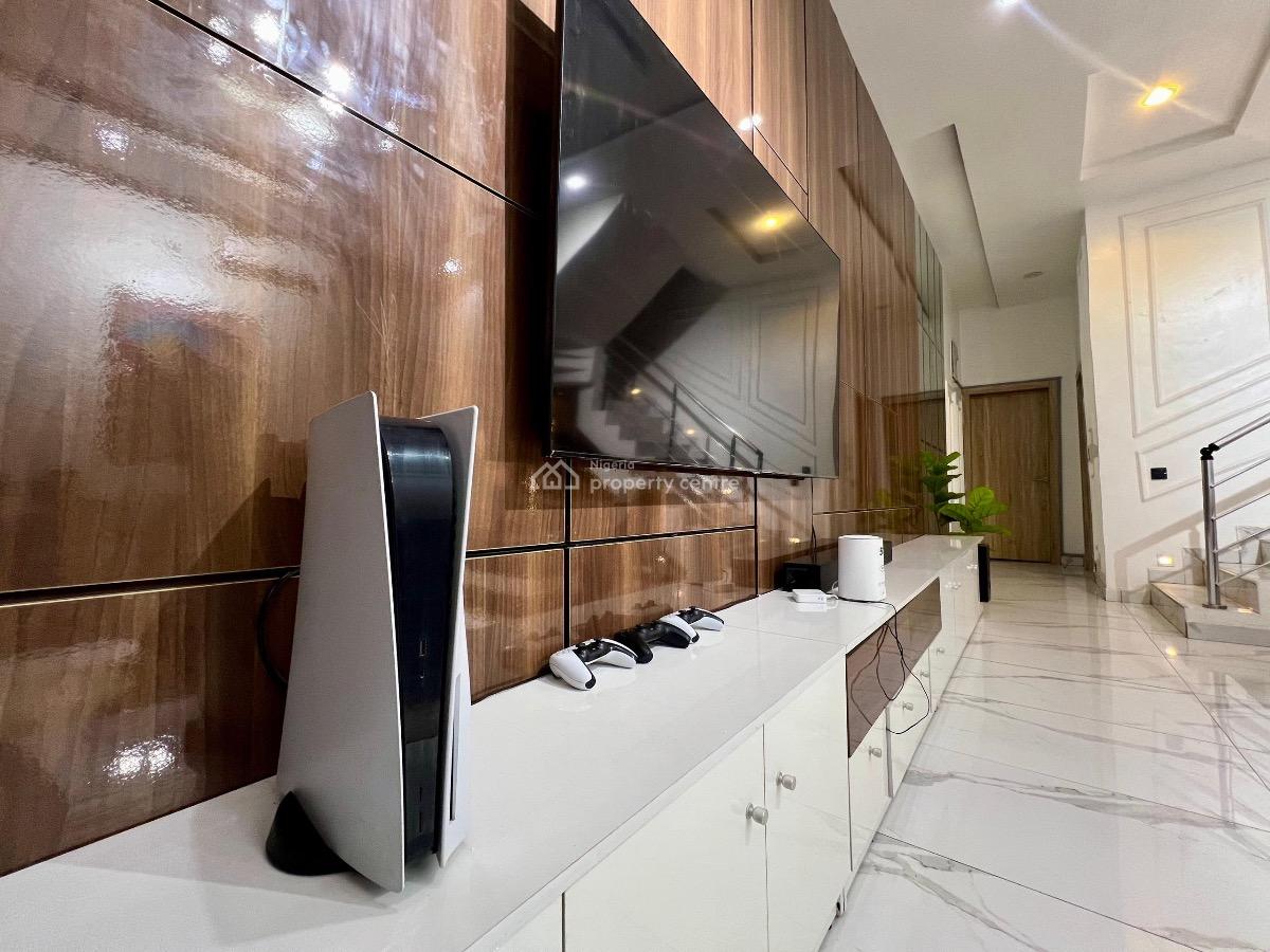 Luxury 1-bedroom Apartment with Stunning Ambience, Ikota Villa Estate, Ikota, Lekki, Lagos, Flat / Apartment Short Let