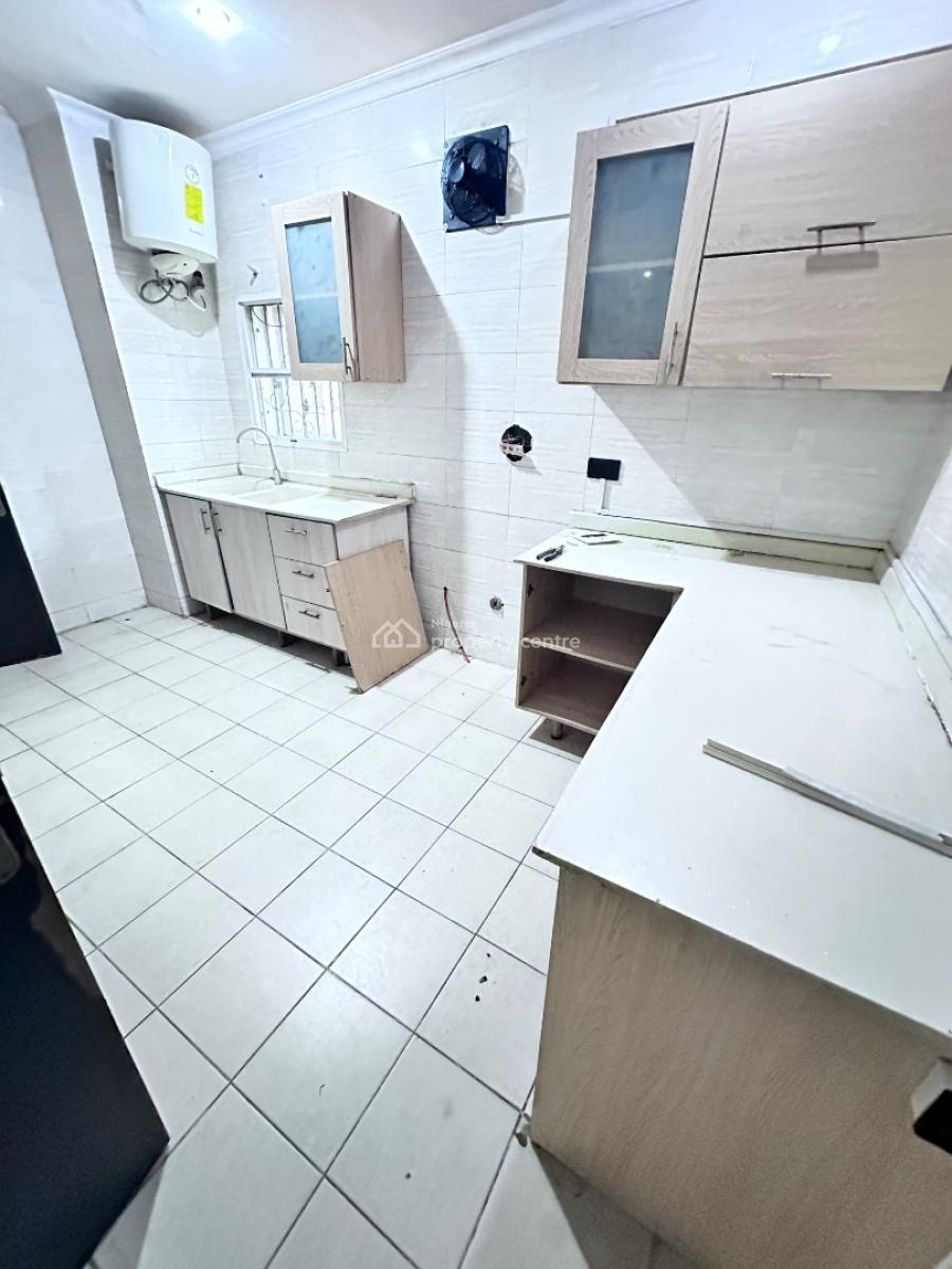 Newly Renovated Spacious 3bedroom Flat, Idado Road, Idado, Lekki, Lagos, Flat / Apartment for Rent