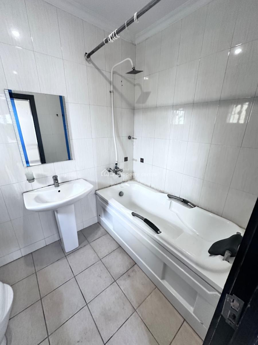 Newly Renovated Spacious 3bedroom Flat, Idado Road, Idado, Lekki, Lagos, Flat / Apartment for Rent