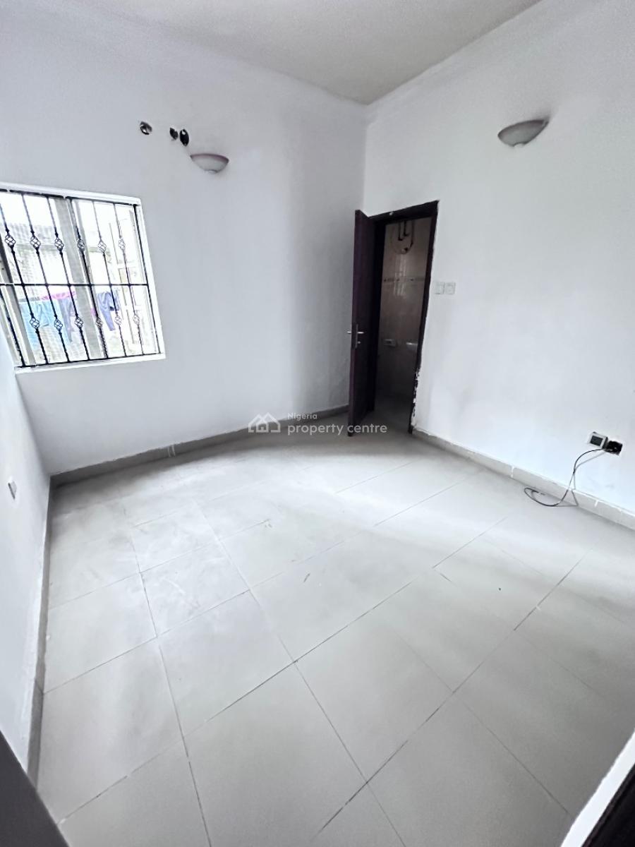 Newly Renovated of 3bedroom Flat Now Available, Gbolasalami, Agungi, Lekki, Lagos, Flat / Apartment for Rent