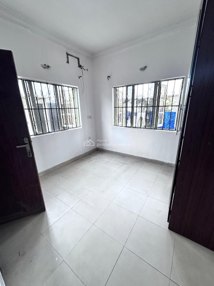 Newly Renovated of 3bedroom Flat Now Available, Gbolasalami, Agungi, Lekki, Lagos, Flat / Apartment for Rent