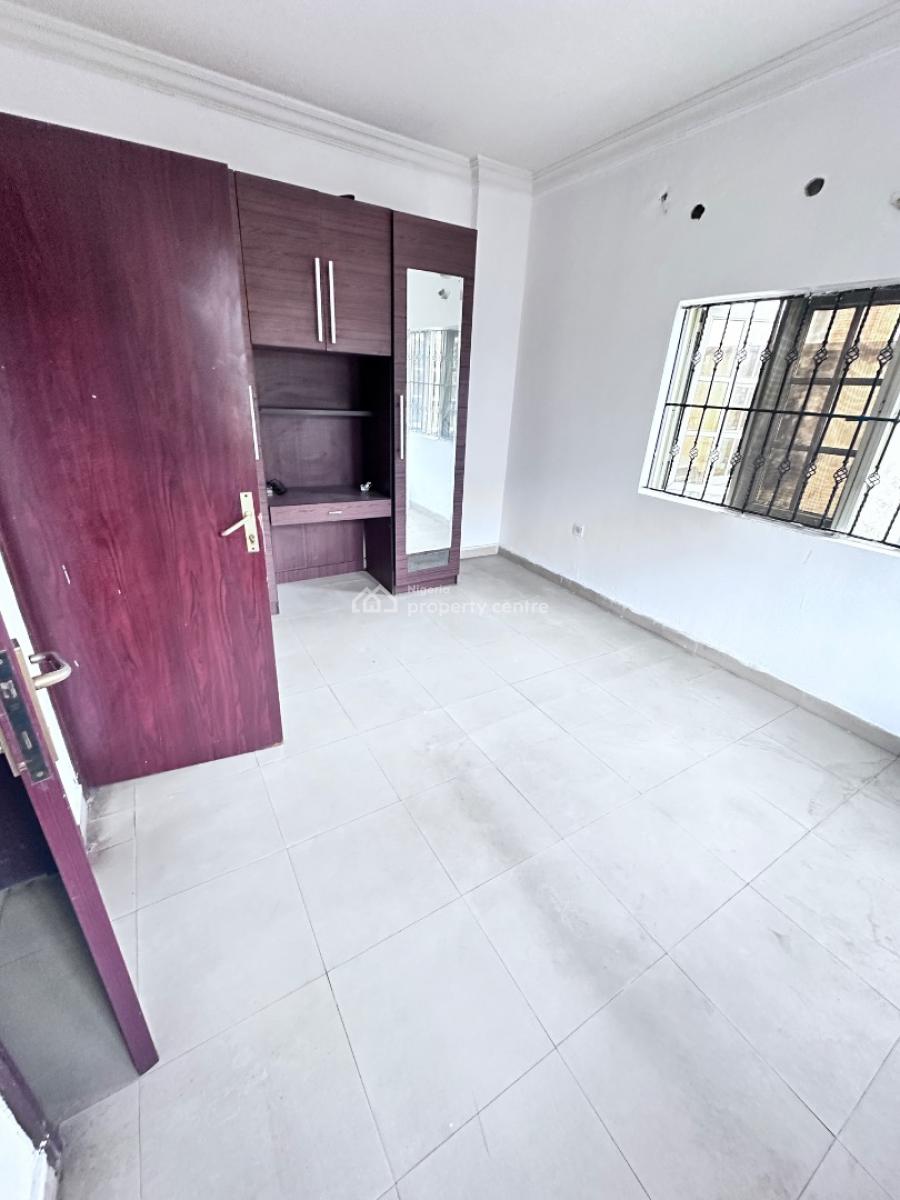 Newly Renovated of 3bedroom Flat Now Available, Gbolasalami, Agungi, Lekki, Lagos, Flat / Apartment for Rent