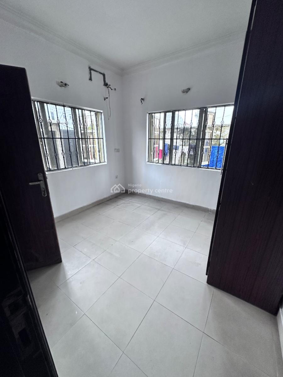 Newly Renovated of 3bedroom Flat Now Available, Gbolasalami, Agungi, Lekki, Lagos, Flat / Apartment for Rent