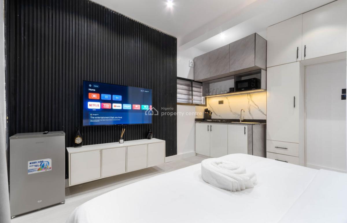 Exclusive 2-bedroom Apartment with Top Amenities, Admiralty, Lekki Phase 1, Lekki, Lagos, Flat / Apartment Short Let