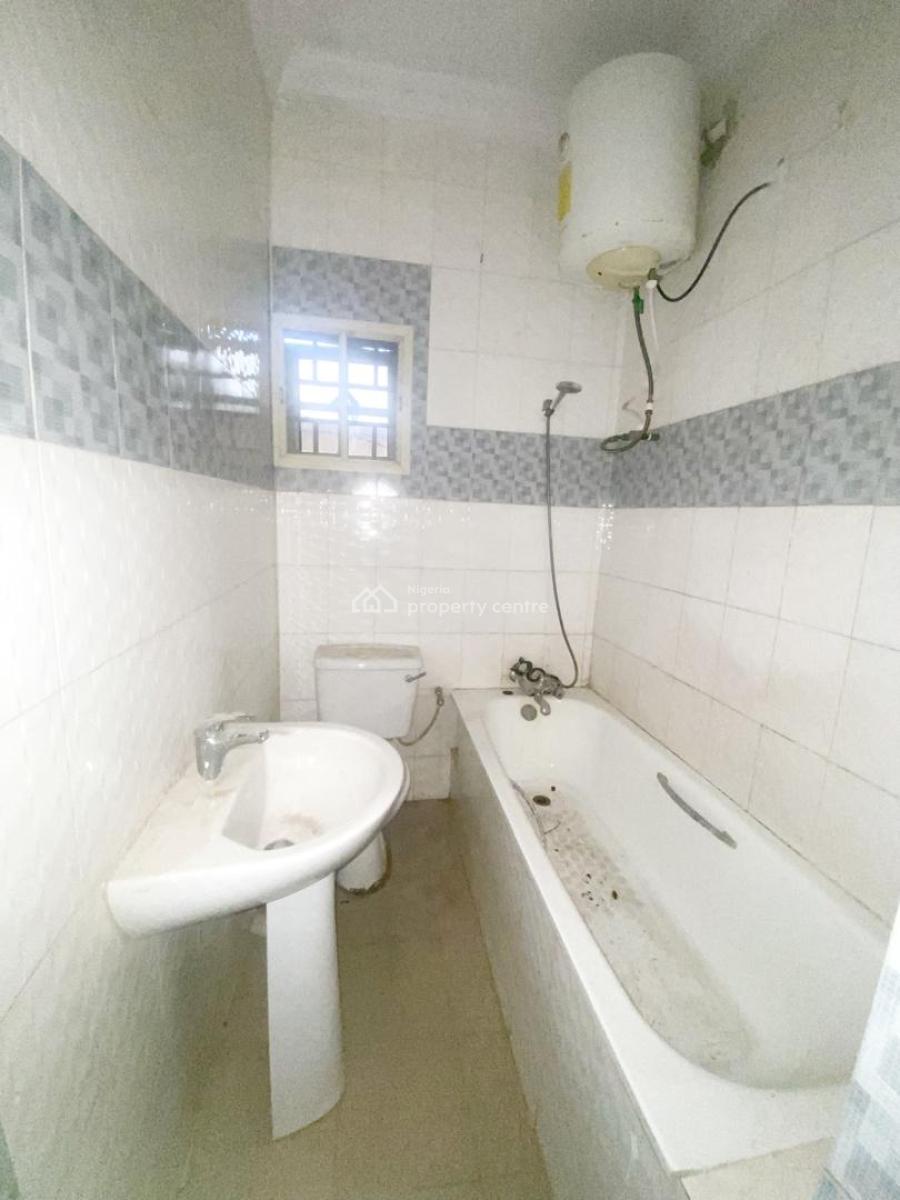 Well Maintained 3 Bedroom Apartment, Gra Phase 1, Magodo, Lagos, Flat / Apartment for Rent