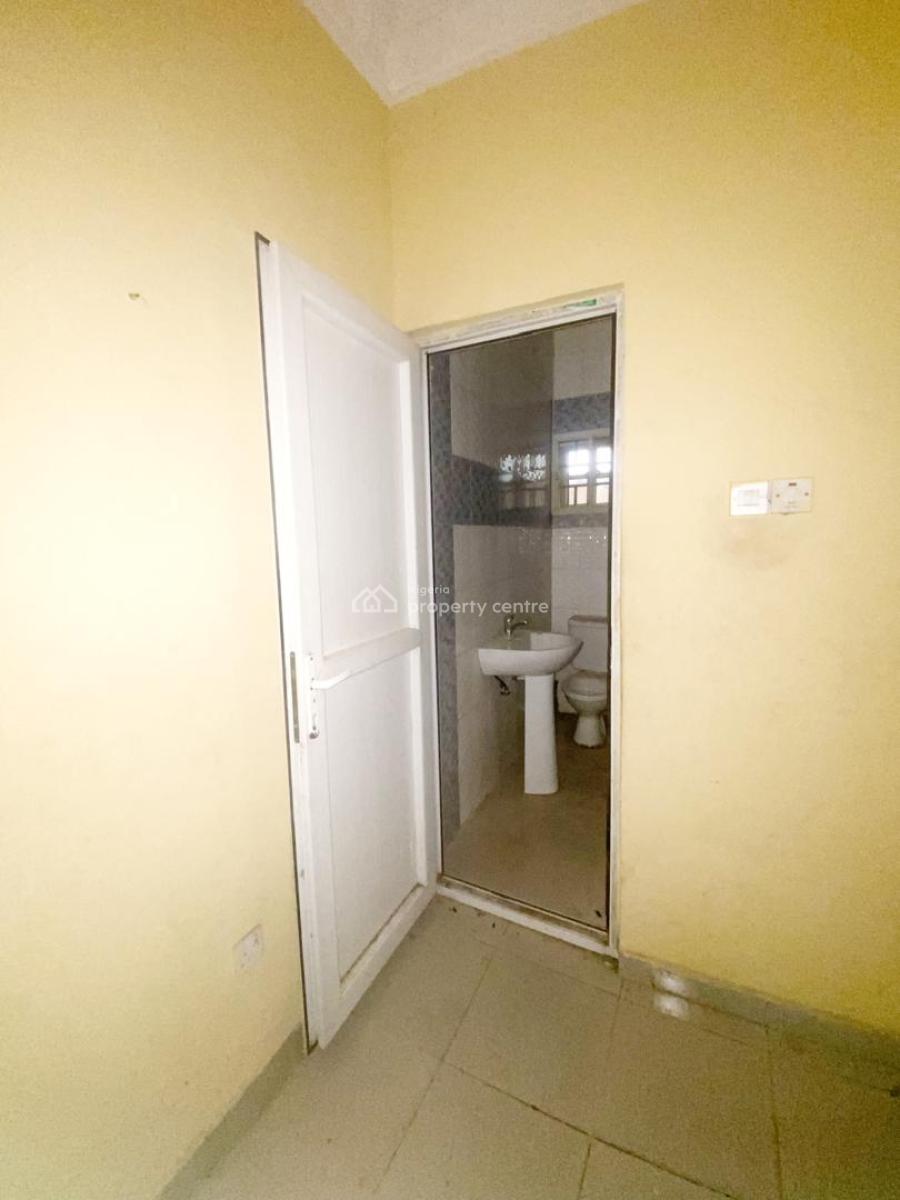 Well Maintained 3 Bedroom Apartment, Gra Phase 1, Magodo, Lagos, Flat / Apartment for Rent