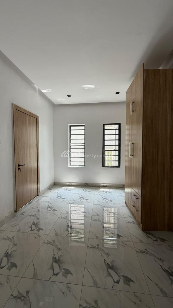 Vatican Court -- Well-appointed 3 Bedroom Apartment in a Prime Location, Yaba, Lagos, Flat / Apartment for Sale