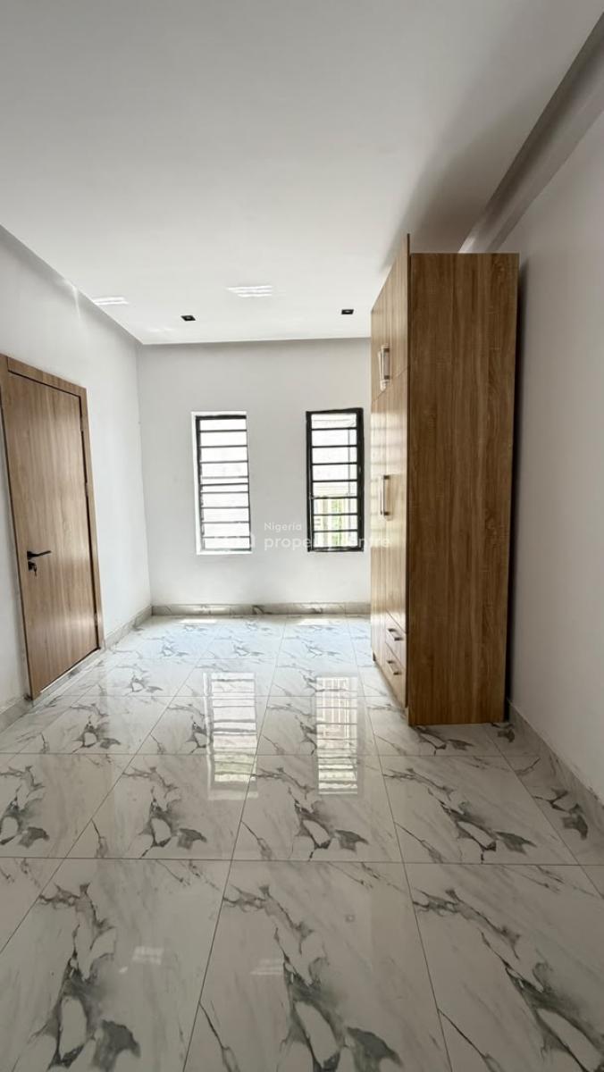 Vatican Court -- Well-appointed 3 Bedroom Apartment in a Prime Location, Yaba, Lagos, Flat / Apartment for Sale