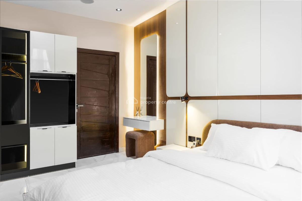 Luxury 3 Bedroom Apartment with Housekeeping and Private Cinema, Gymnasium, Swimming Pool ,karaoke, Banana Island, Ikoyi, Lagos, Flat / Apartment Short Let