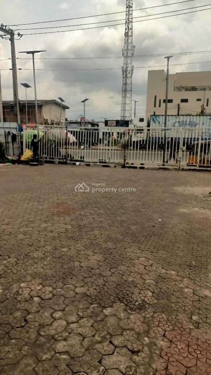 Commercial Building on 1000 Sqms Land, Ogunnusi Road, Omole Phase 1, Ikeja, Lagos, Commercial Property for Rent