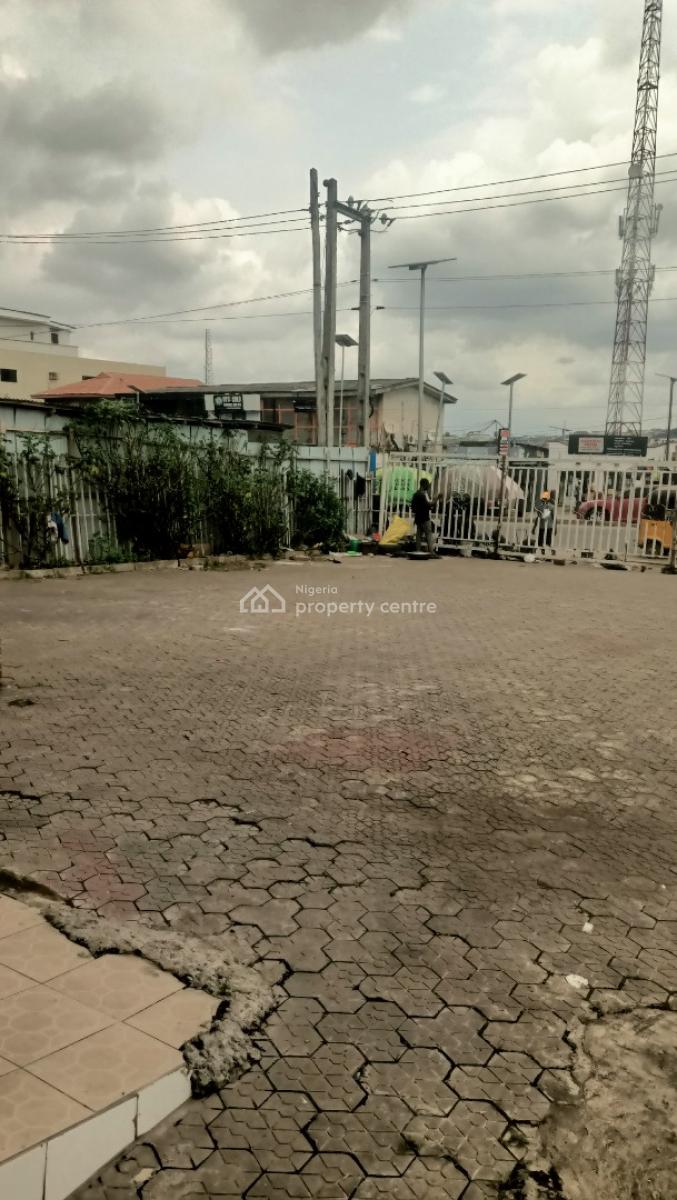 Commercial Building on 1000 Sqms Land, Ogunnusi Road, Omole Phase 1, Ikeja, Lagos, Commercial Property for Rent