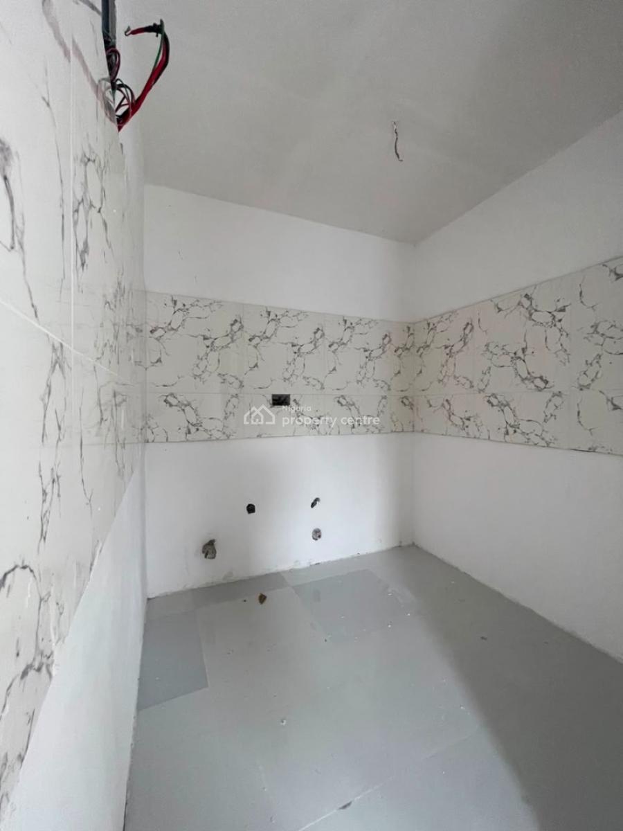 2 Bedroom Apartment Middle Unit with Elevator  in a Serene Enviro, 2nd Tollgate, Lekki, Lagos, Flat / Apartment for Sale