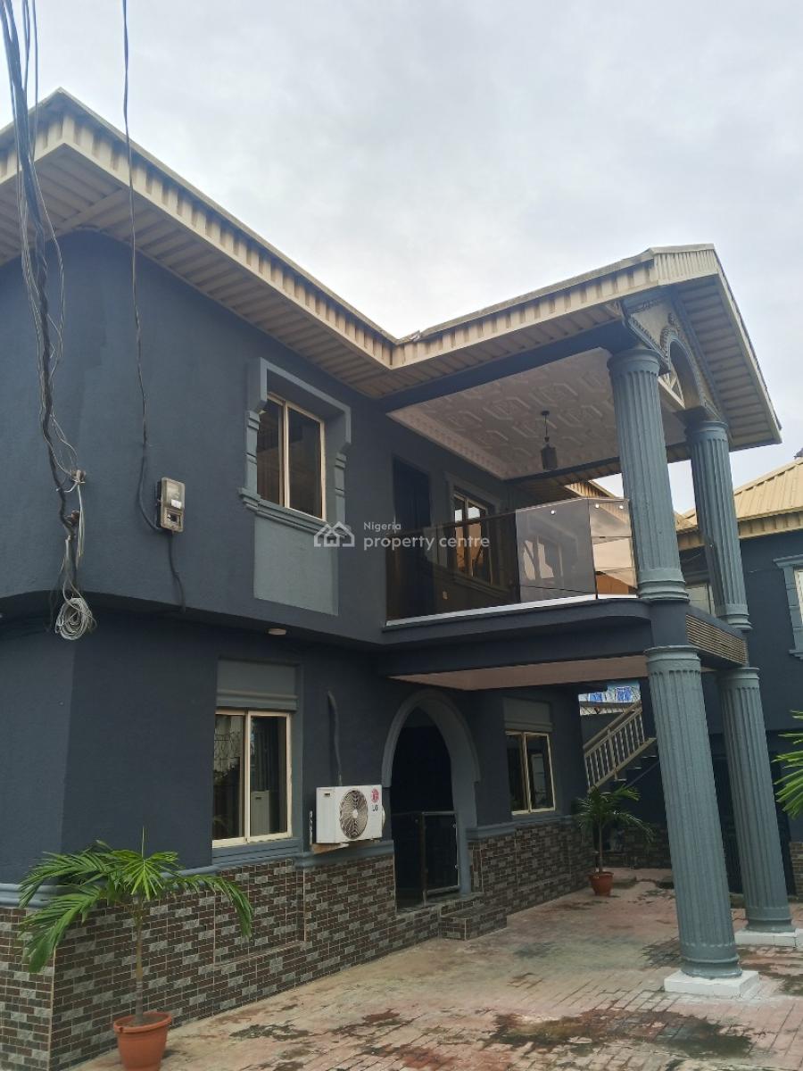 Sharp 3 Bedroom Upstairs, Bucknor Estate, Isolo, Lagos, Flat / Apartment for Rent