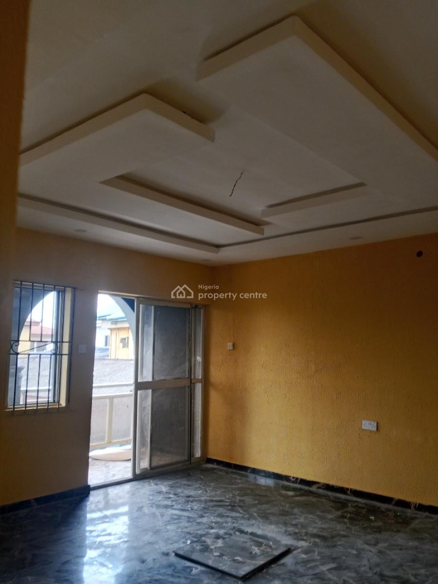 Sharp 3 Bedroom Upstairs, Bucknor Estate, Isolo, Lagos, Flat / Apartment for Rent