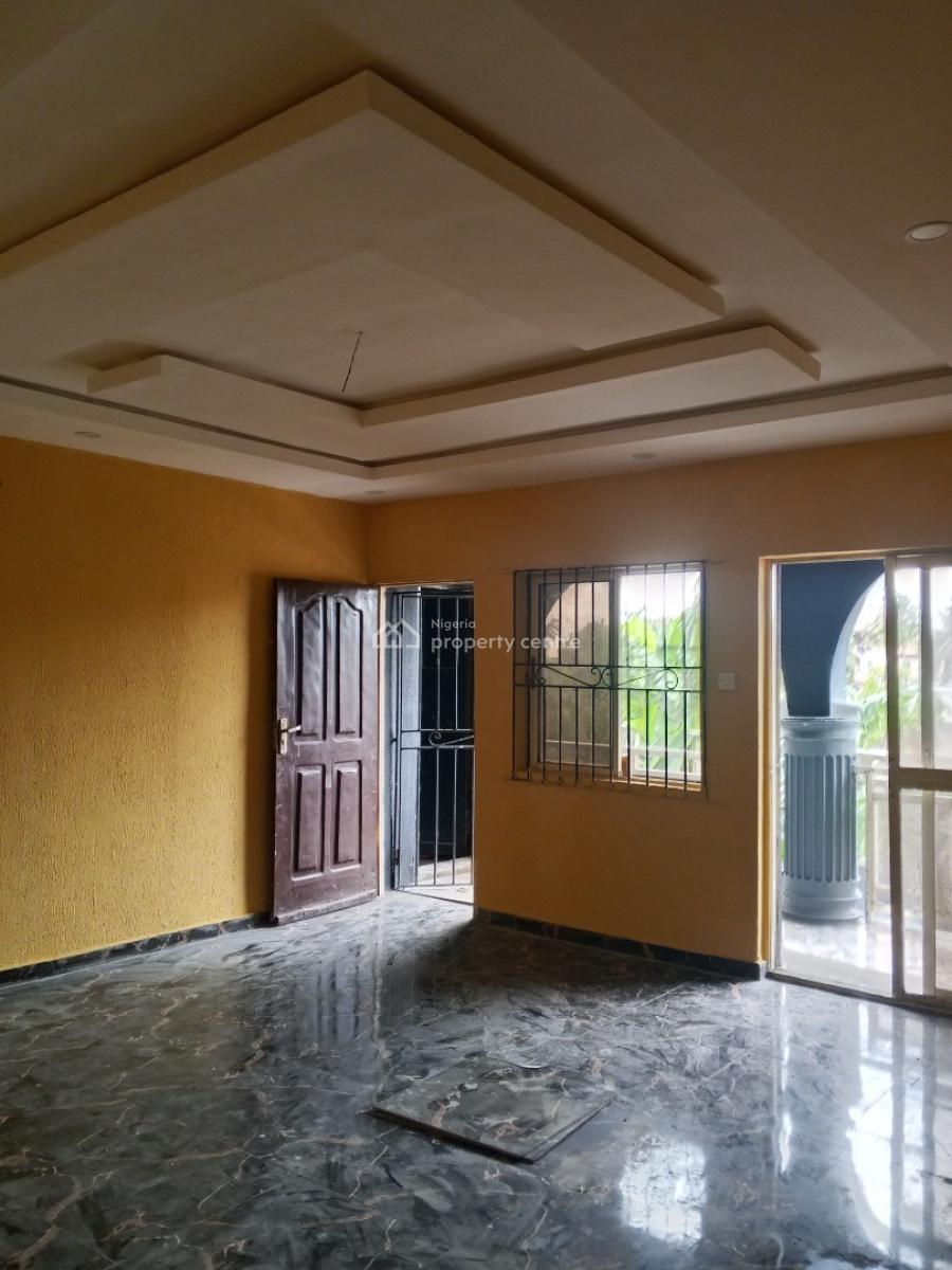 Sharp 3 Bedroom Upstairs, Bucknor Estate, Isolo, Lagos, Flat / Apartment for Rent