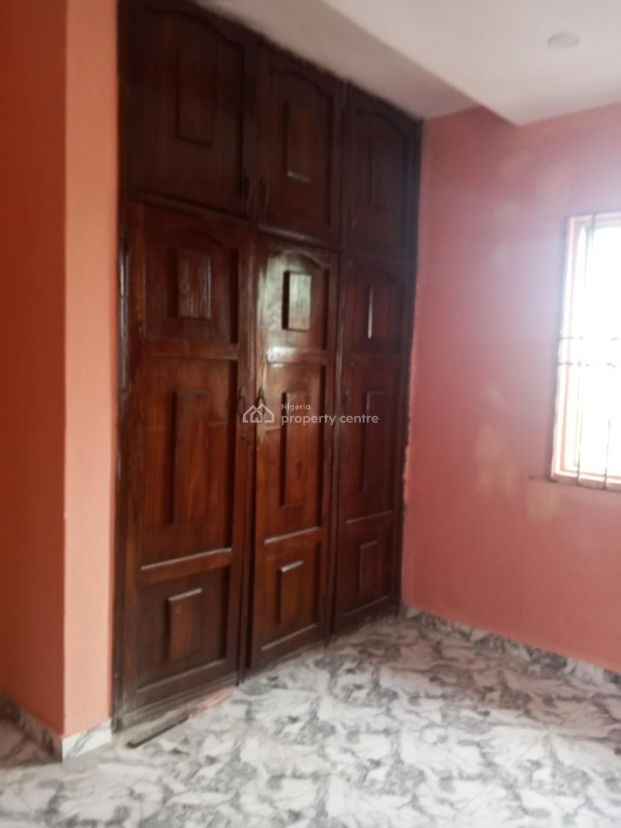 Sharp 3 Bedroom Upstairs, Bucknor Estate, Isolo, Lagos, Flat / Apartment for Rent