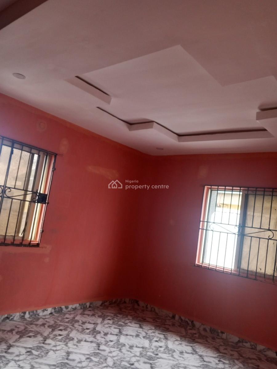 Sharp 3 Bedroom Upstairs, Bucknor Estate, Isolo, Lagos, Flat / Apartment for Rent