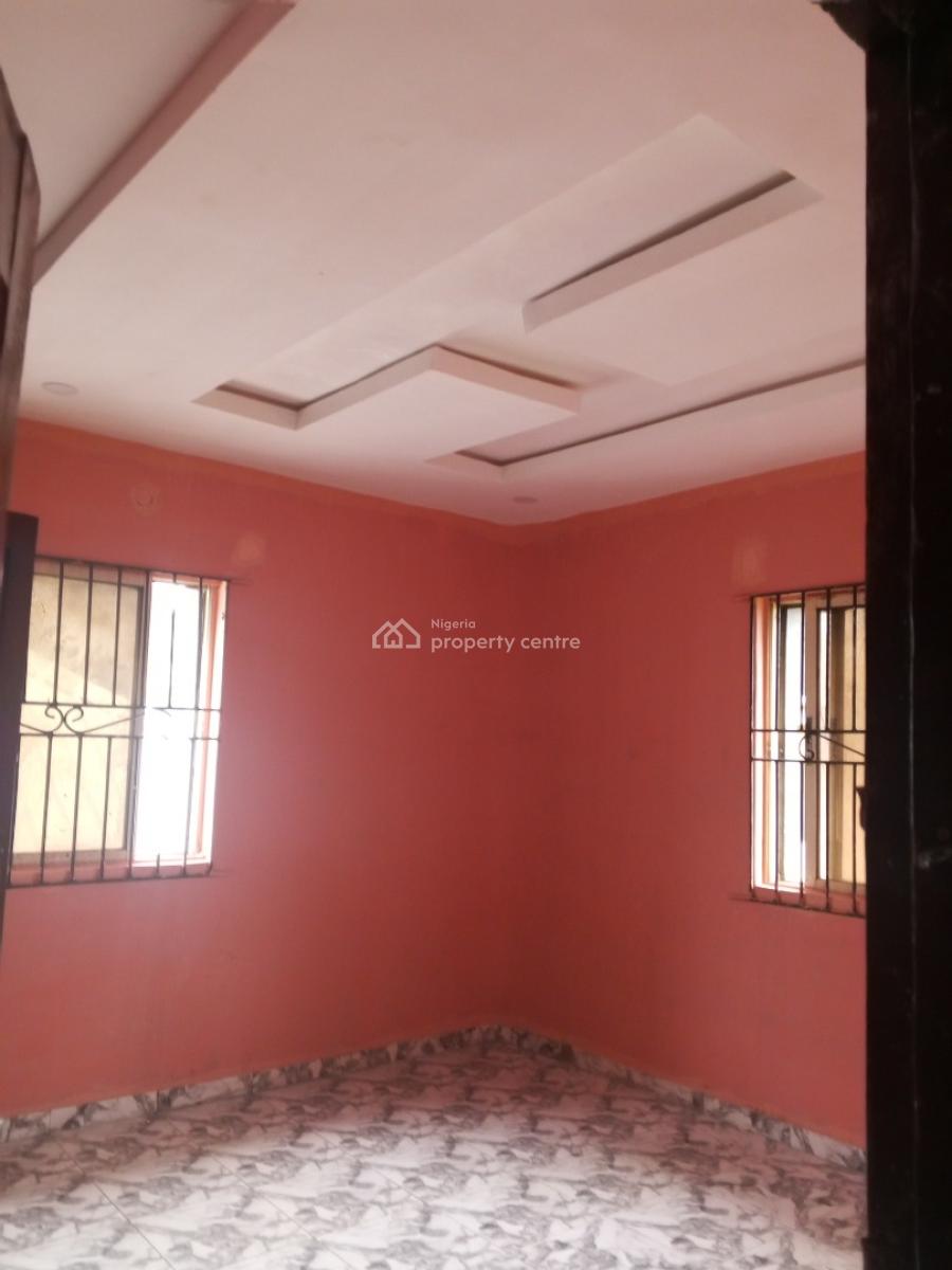 Sharp 3 Bedroom Upstairs, Bucknor Estate, Isolo, Lagos, Flat / Apartment for Rent