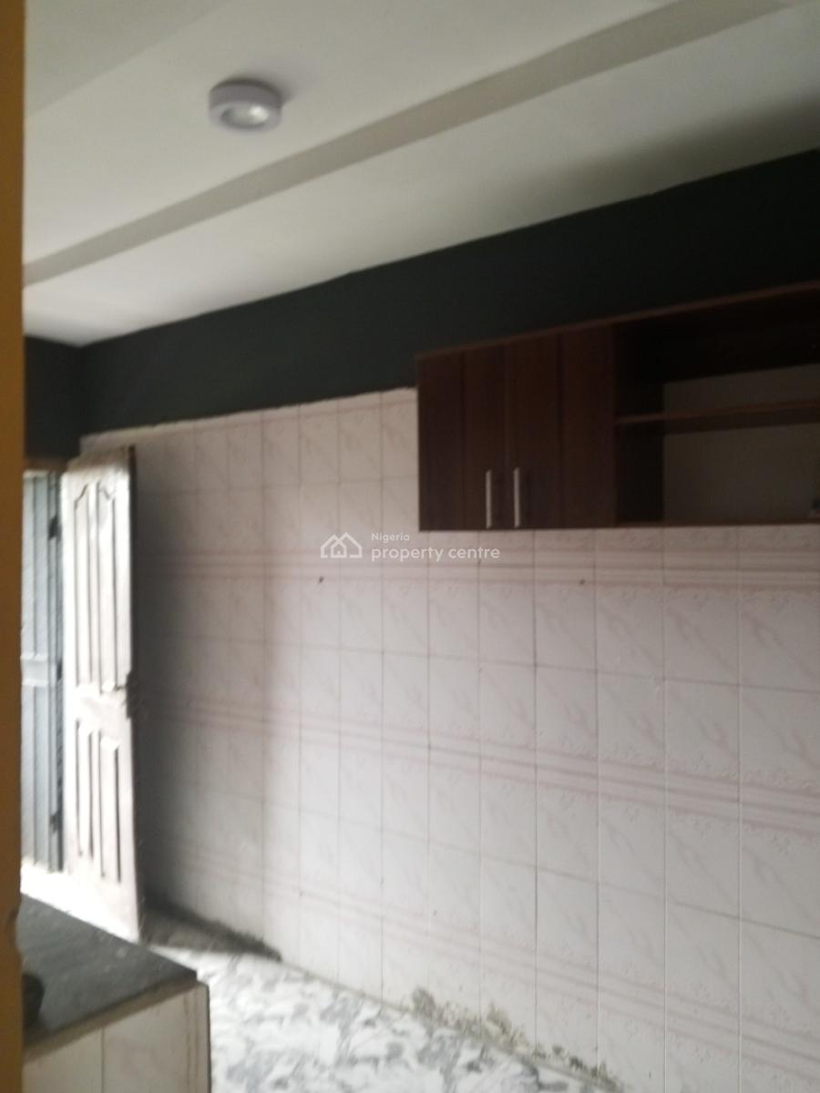Sharp 3 Bedroom Upstairs, Bucknor Estate, Isolo, Lagos, Flat / Apartment for Rent