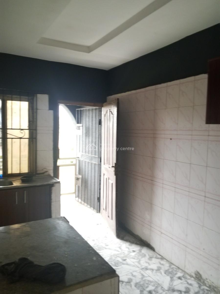 Sharp 3 Bedroom Upstairs, Bucknor Estate, Isolo, Lagos, Flat / Apartment for Rent