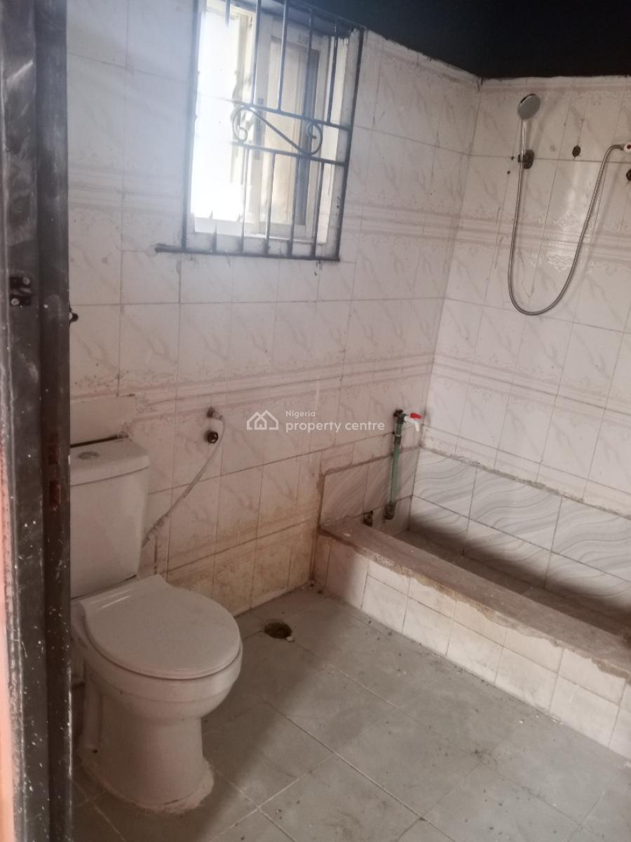 Sharp 3 Bedroom Upstairs, Bucknor Estate, Isolo, Lagos, Flat / Apartment for Rent