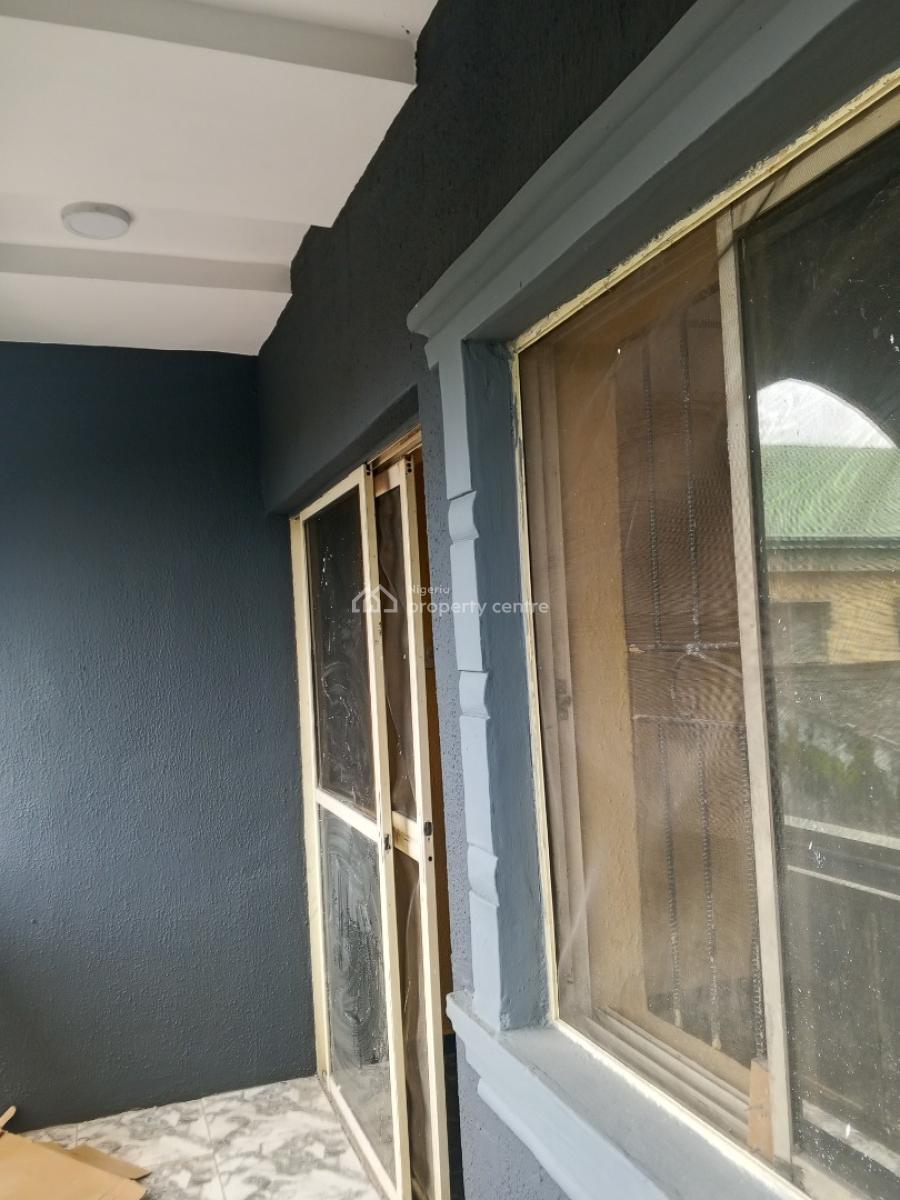 Sharp 3 Bedroom Upstairs, Bucknor Estate, Isolo, Lagos, Flat / Apartment for Rent