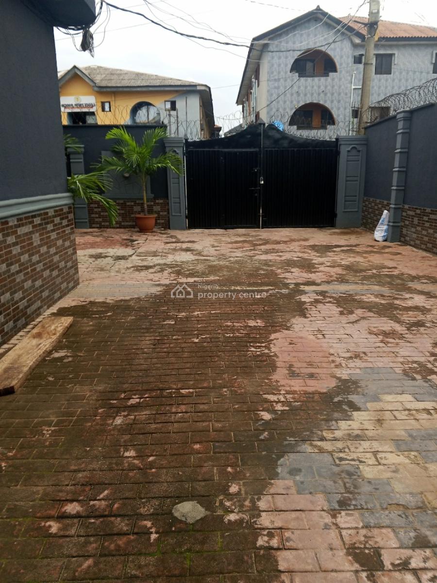 Sharp 3 Bedroom Upstairs, Bucknor Estate, Isolo, Lagos, Flat / Apartment for Rent